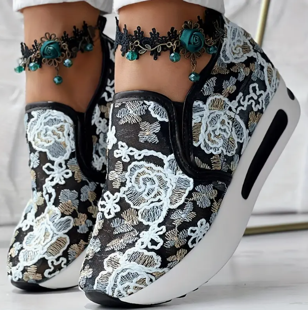 Baskets aux couleurs vives pour femmes.