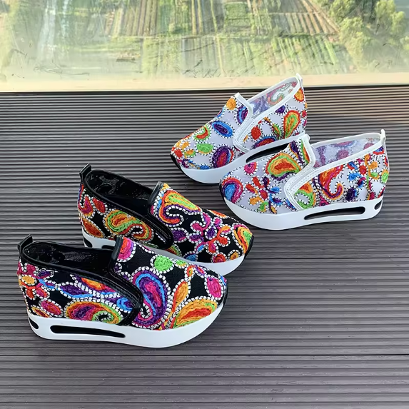 Baskets aux couleurs vives pour femmes.