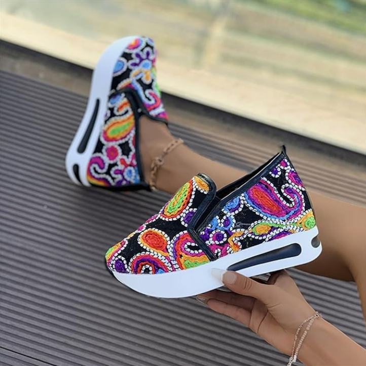 Baskets aux couleurs vives pour femmes.