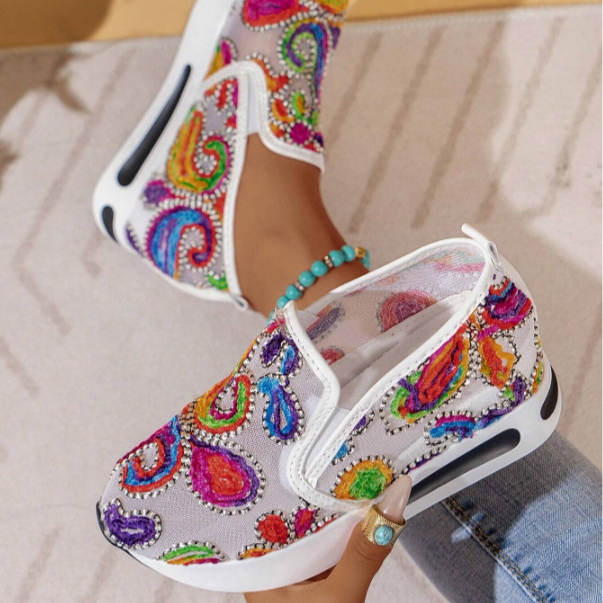 Baskets aux couleurs vives pour femmes.
