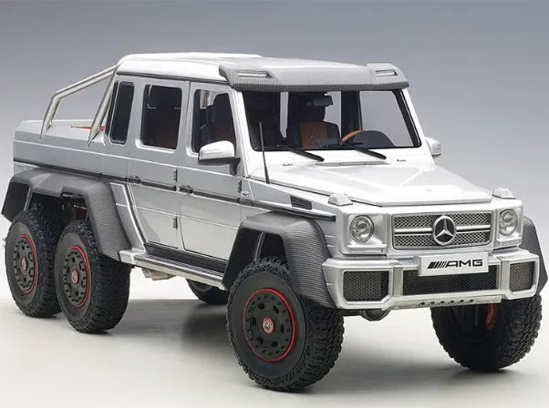 Réplique à l'échelle 1/18 du Mercedes-Benz G63 AMG 6x6.