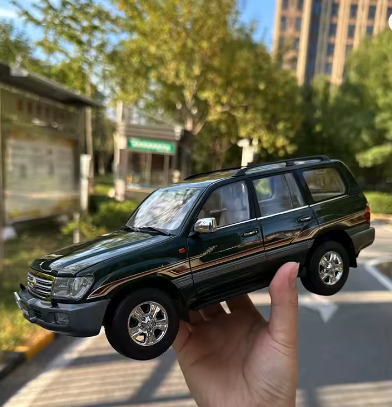 Modèle de voiture Land Cruiser LC100.