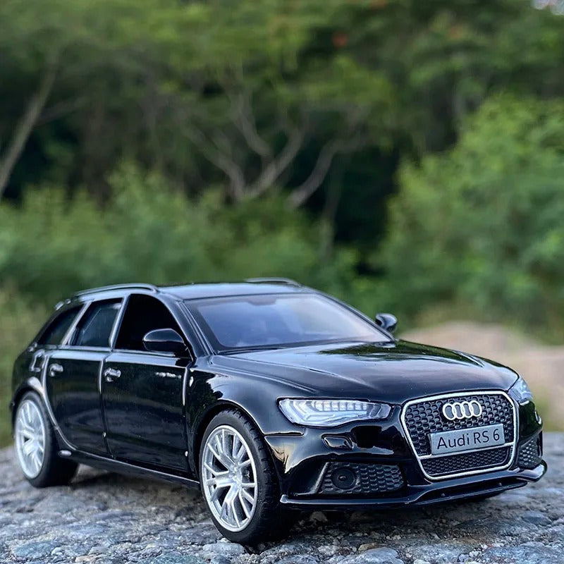 Miniature Audi RS6 Avant 1:18.