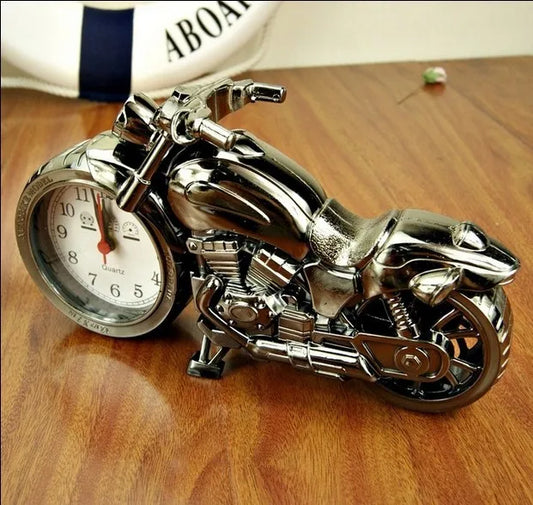 🏍️⏰ Réveil Moto Vintage – Le temps prend le style de la légende.