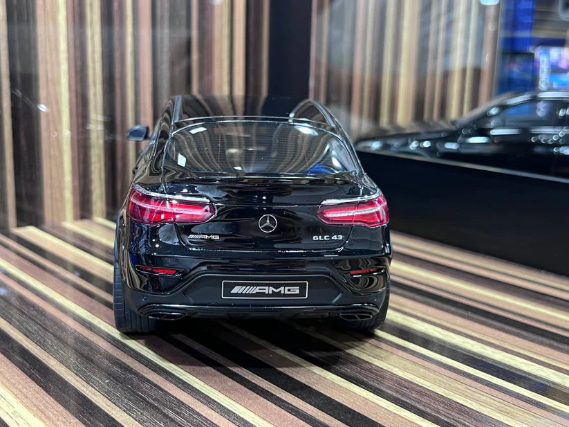 1:18 Miniature Mercedes-Benz AMG GLC 43.