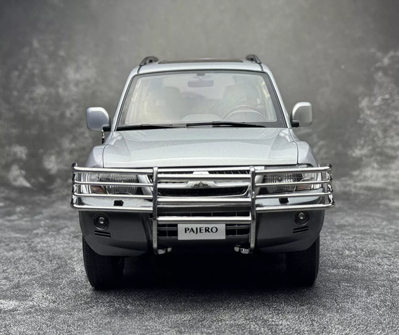 Mitsubishi PAJERO V73 – Miniature 1:18.