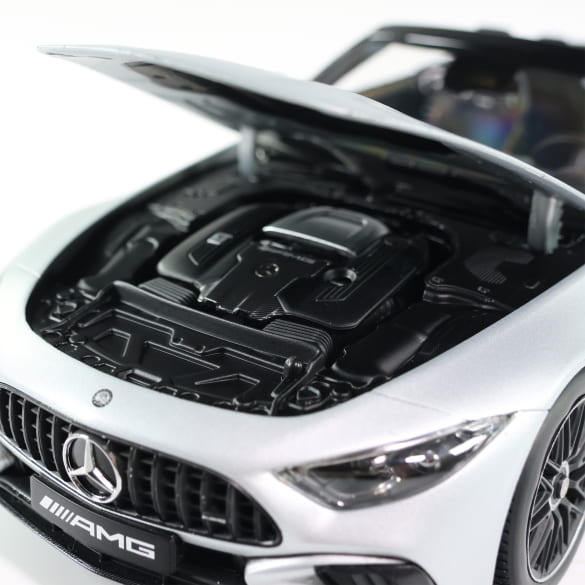 Voiture miniature au 1/18 SL 63 AMG R232.