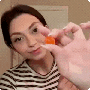 Adhésif longue durée de fixation pour prothèse.