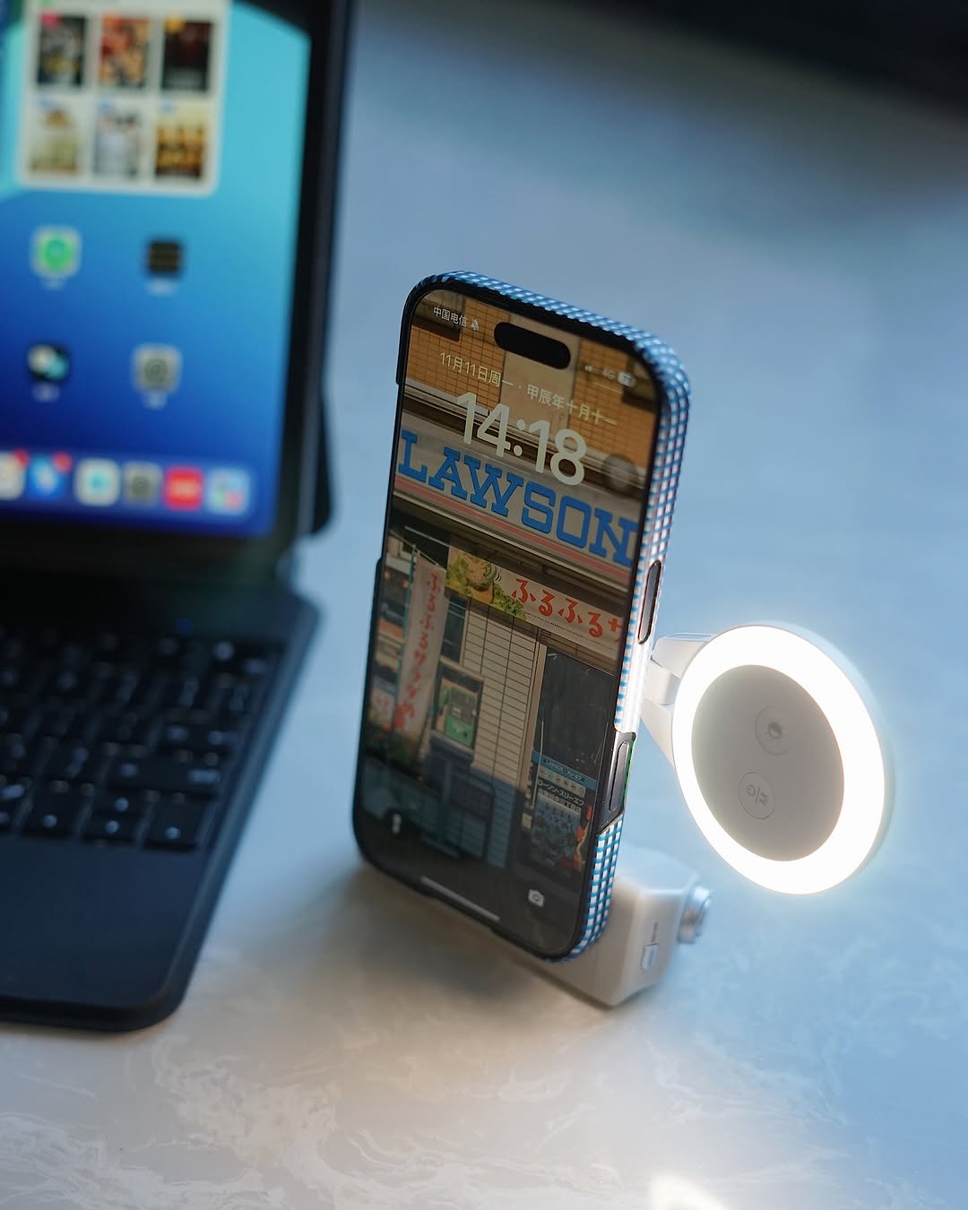 Support de téléphone magnétique.