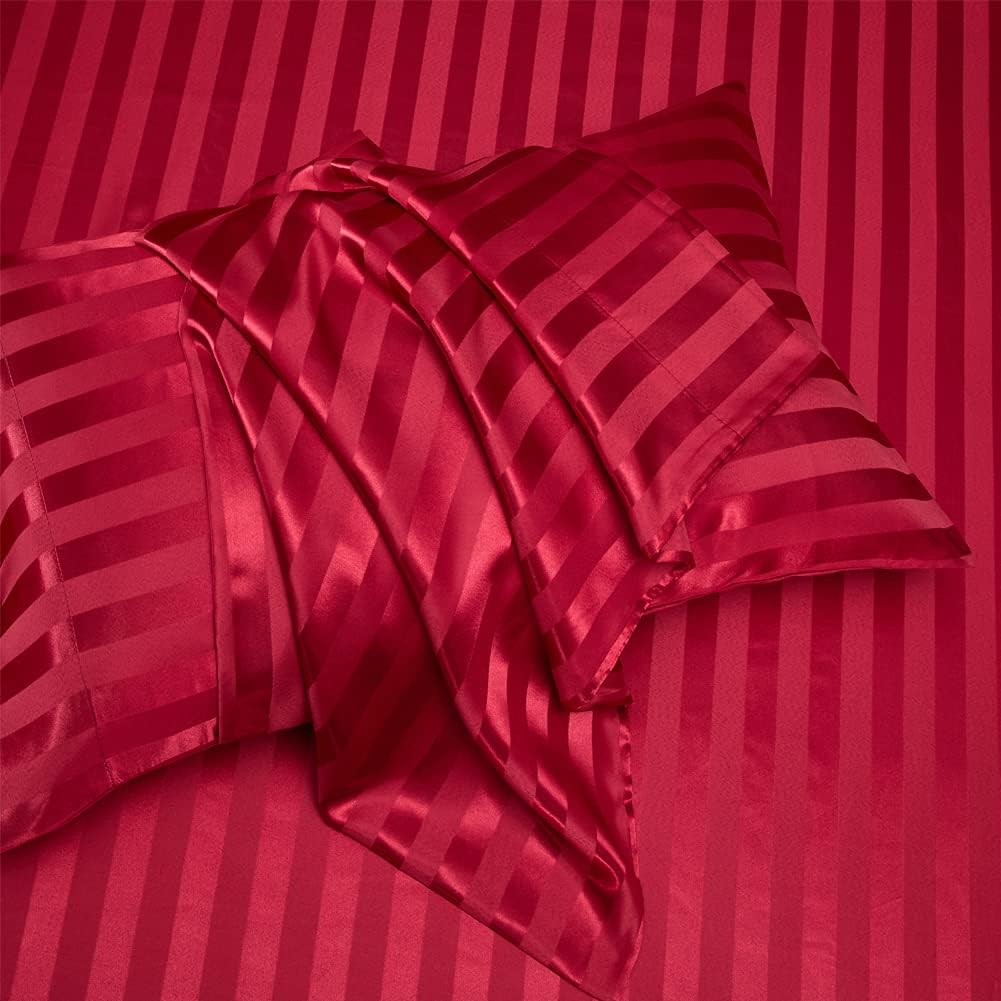 Draps de lit et taies d'oreiller en fibre froide pour lit double.