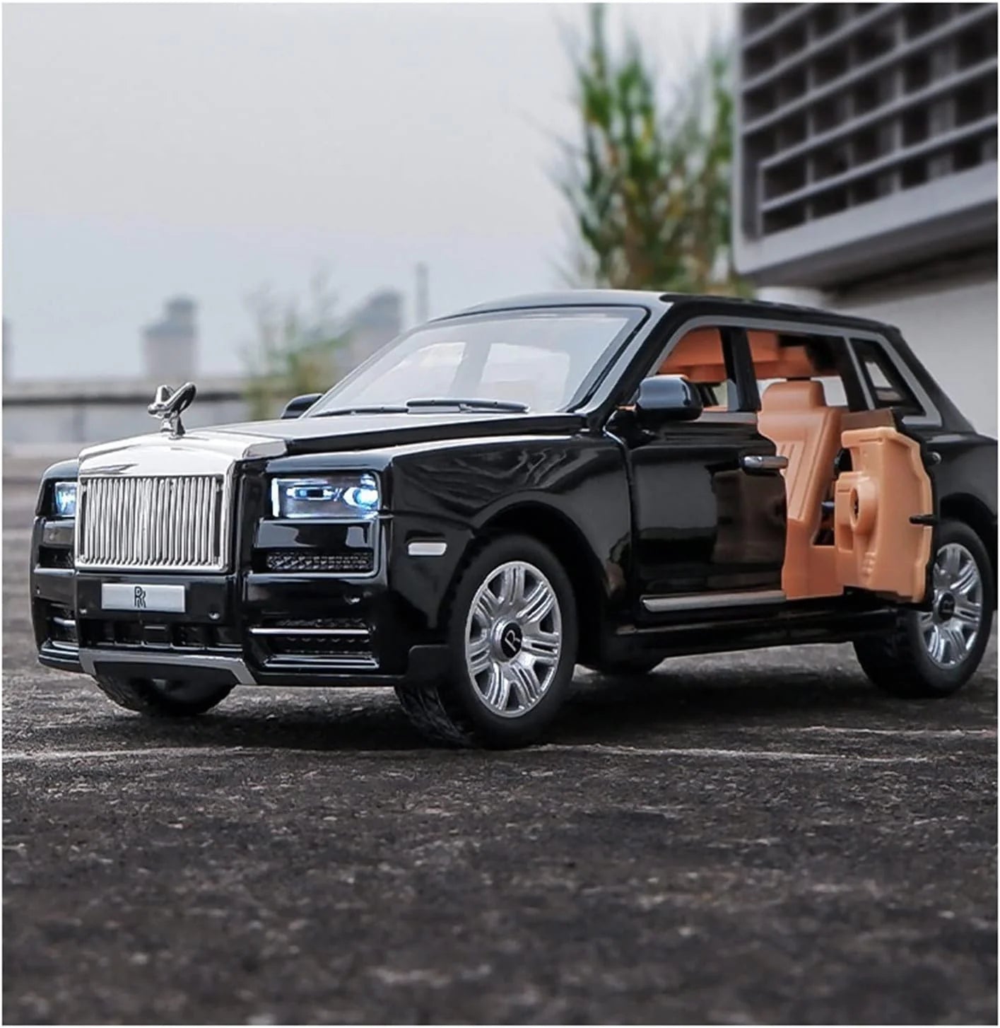 Modèle de voiture Rolls Royce Cullinan 1:24