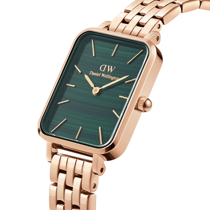 Belle montre pour femme élégante