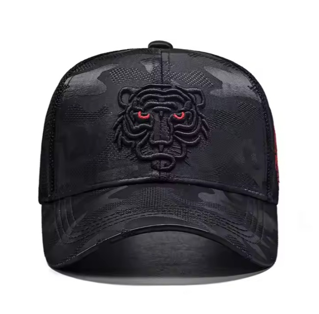 Casquette pour homme avec tête de tigre.