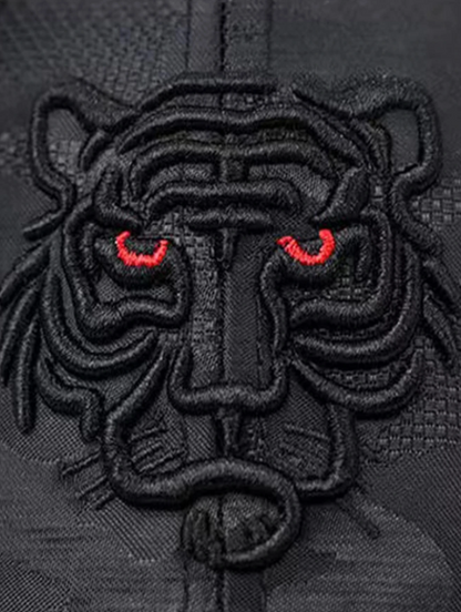 Casquette pour homme avec tête de tigre.