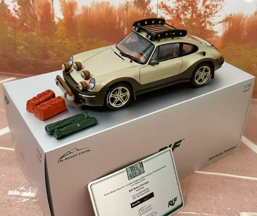 Modèle réduit de voiture Porsche 911 à l'échelle 1:18.