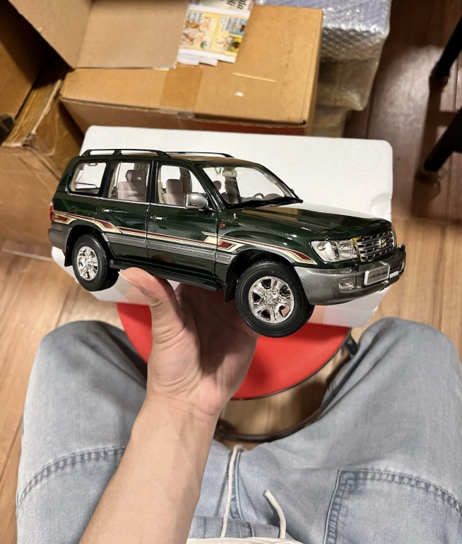 Modèle de voiture Land Cruiser LC100.