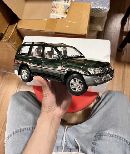 Modèle de voiture Land Cruiser LC100.