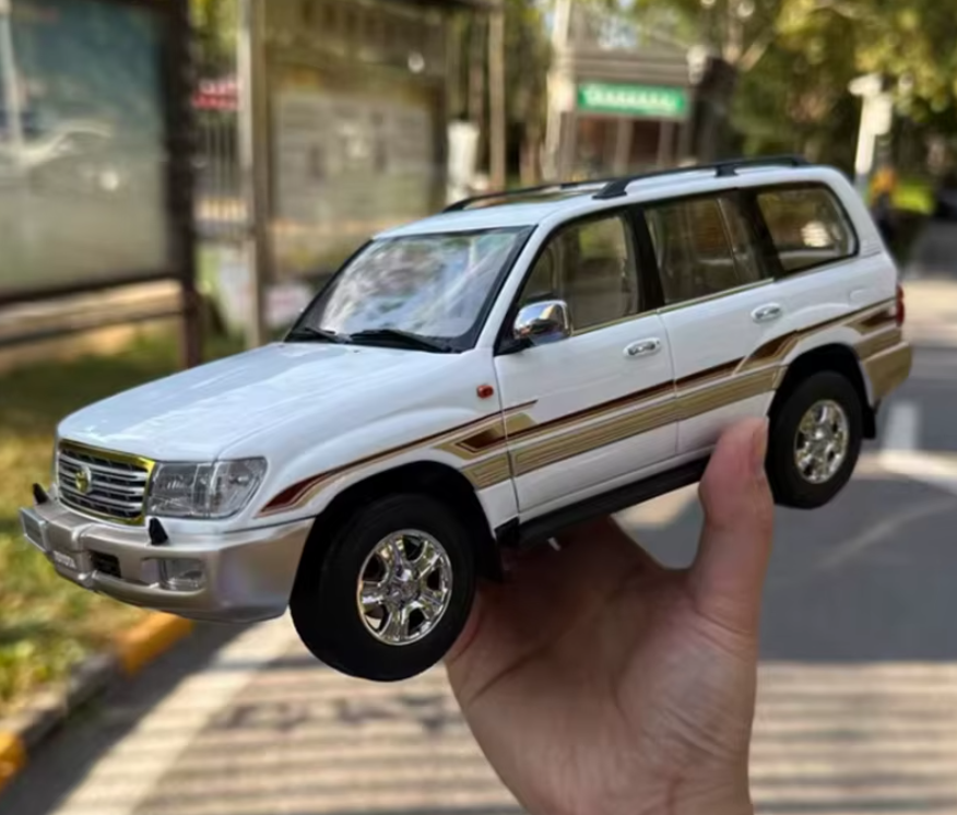 Modèle de voiture Land Cruiser LC100.