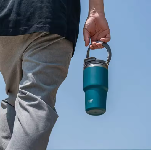 Bouteille isotherme en acier inoxydable.