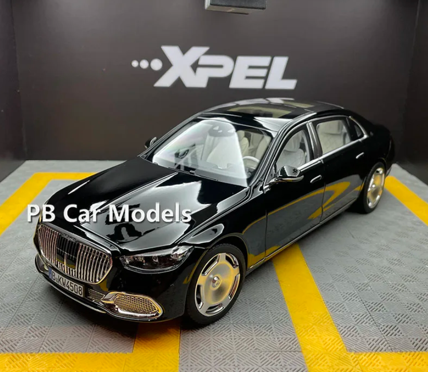 Modèle réduit de voiture Mercedes-Maybach S680.