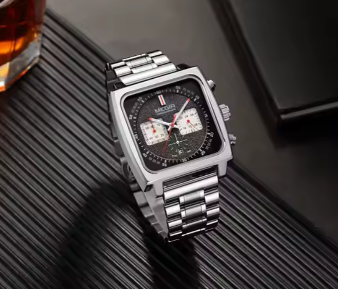 Montre à quartz carrée pour homme.