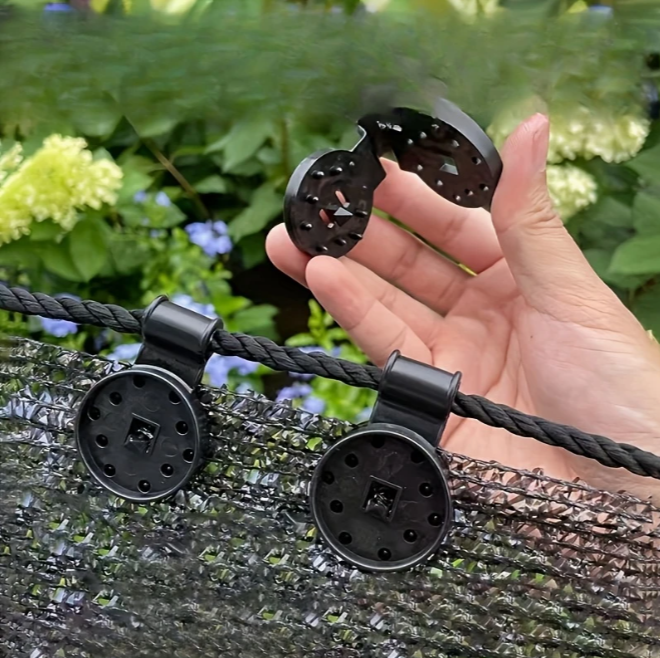 Lot de 10 clips en plastique pour bâches.