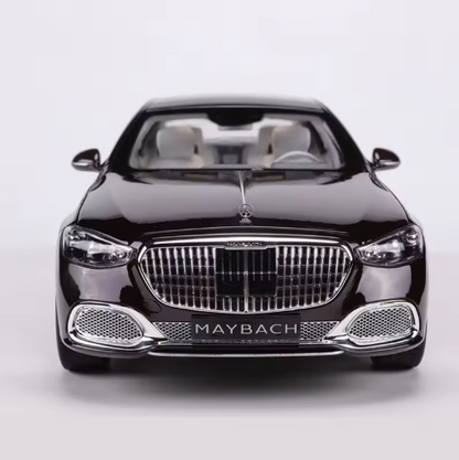Modèle réduit de voiture Mercedes-Maybach S680.