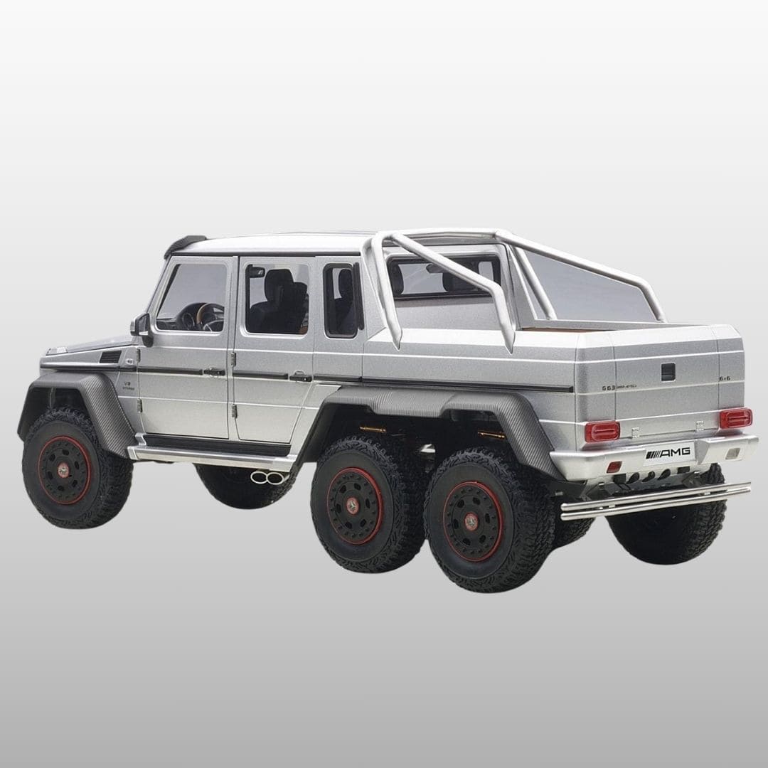 Réplique à l'échelle 1/18 du Mercedes-Benz G63 AMG 6x6.