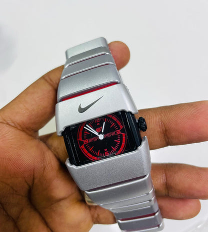 Montre Nike Style Sport & Élégance.