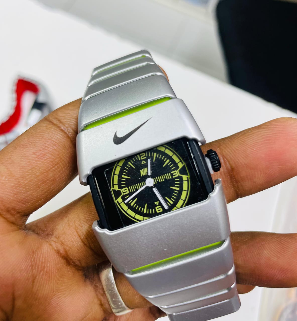 Montre Nike Style Sport & Élégance.