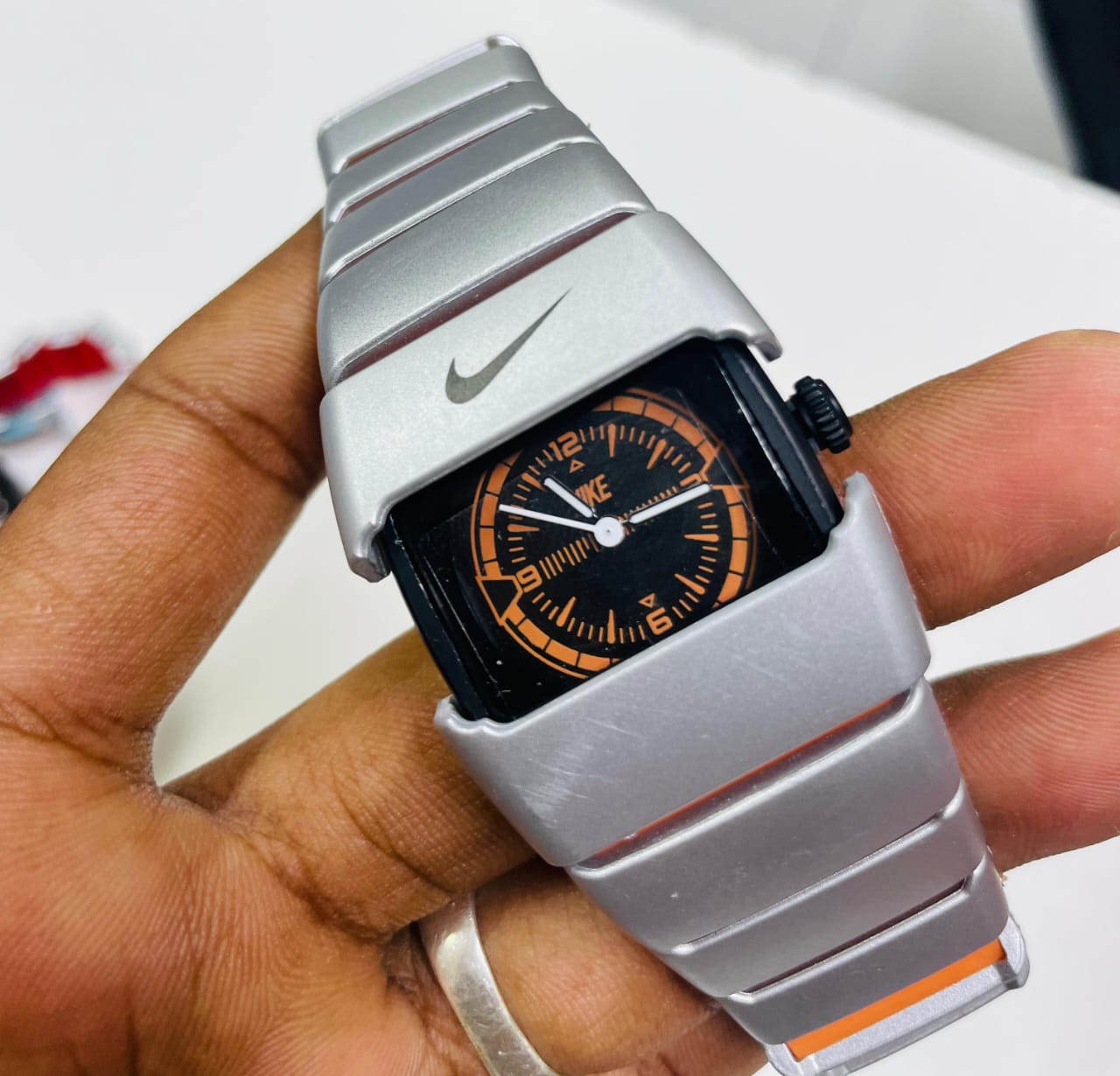 Montre Nike Style Sport & Élégance.
