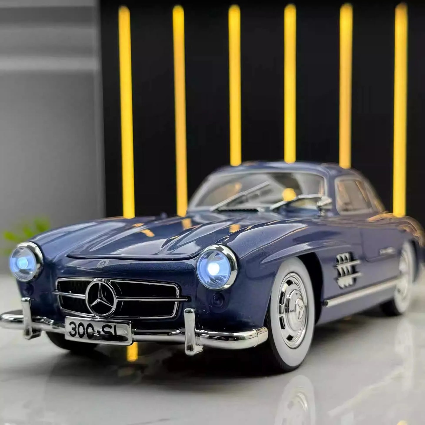 Miniature Mercedes 300sl – Puissance et Luxe à l’Ivoirienne