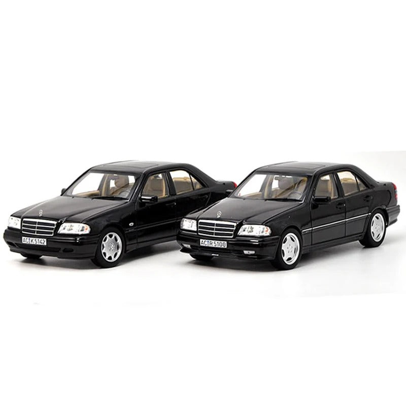 Réplique à l'échelle 1:18 de la Mercedes-Benz Classe C36.