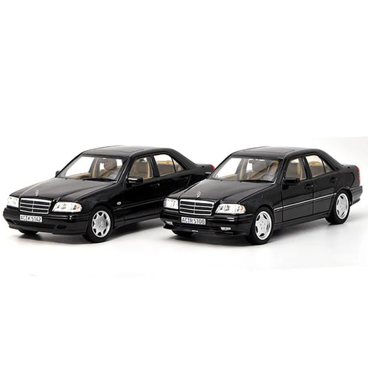 Réplique à l'échelle 1:18 de la Mercedes-Benz Classe C36.