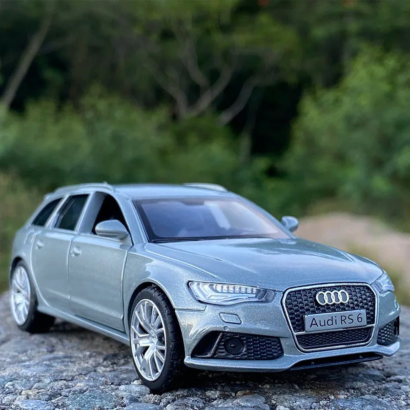 Miniature Audi RS6 Avant 1:18.