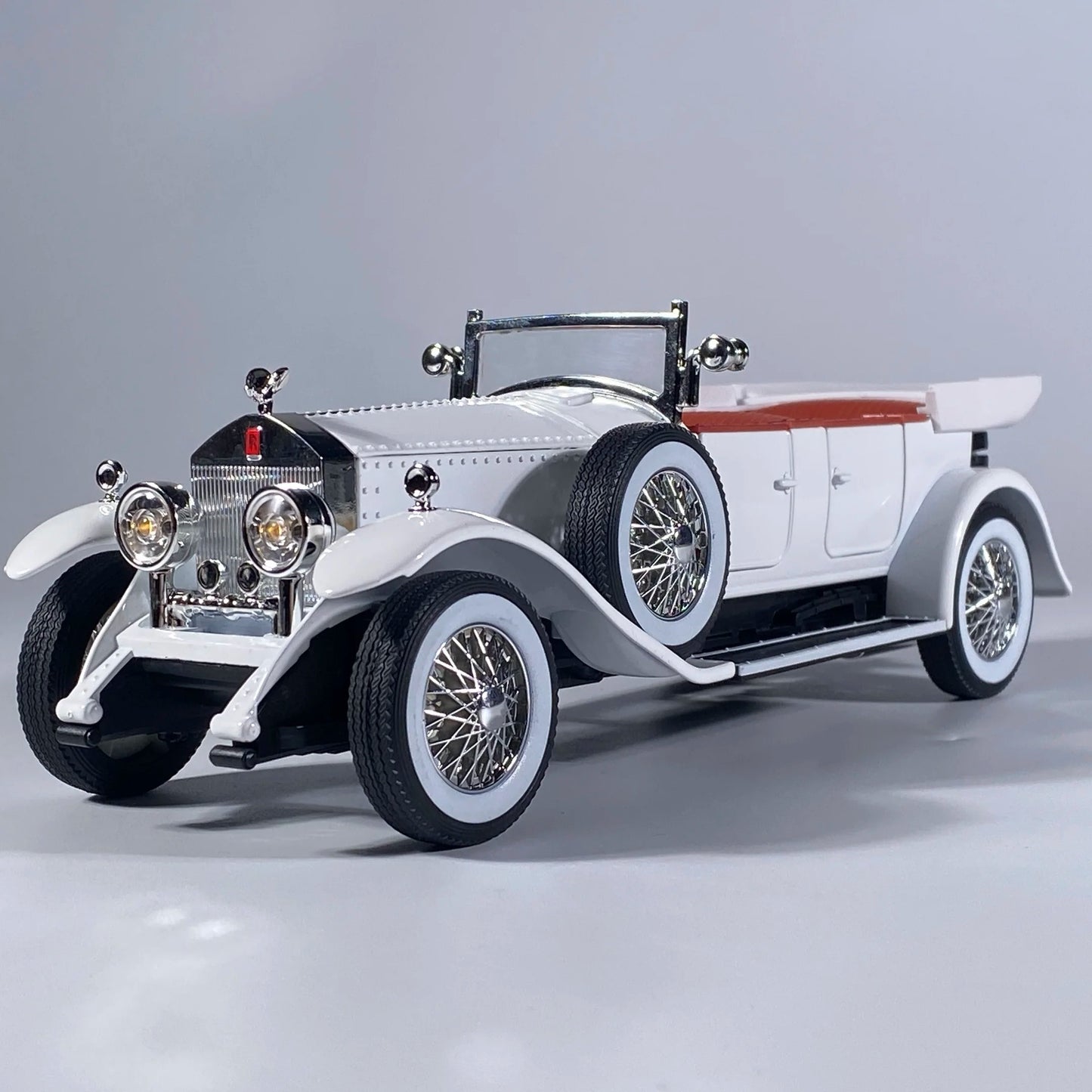1:24 Rolls Royce Phantom -  Modèle de Luxe Collectible.