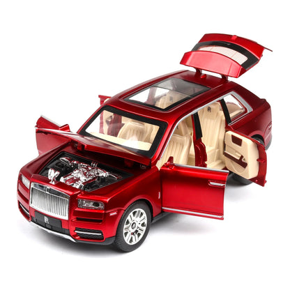 Réplique à l'échelle 1:24 du Rolls-Royce Cullinan avec son, lumières et rétrofriction.