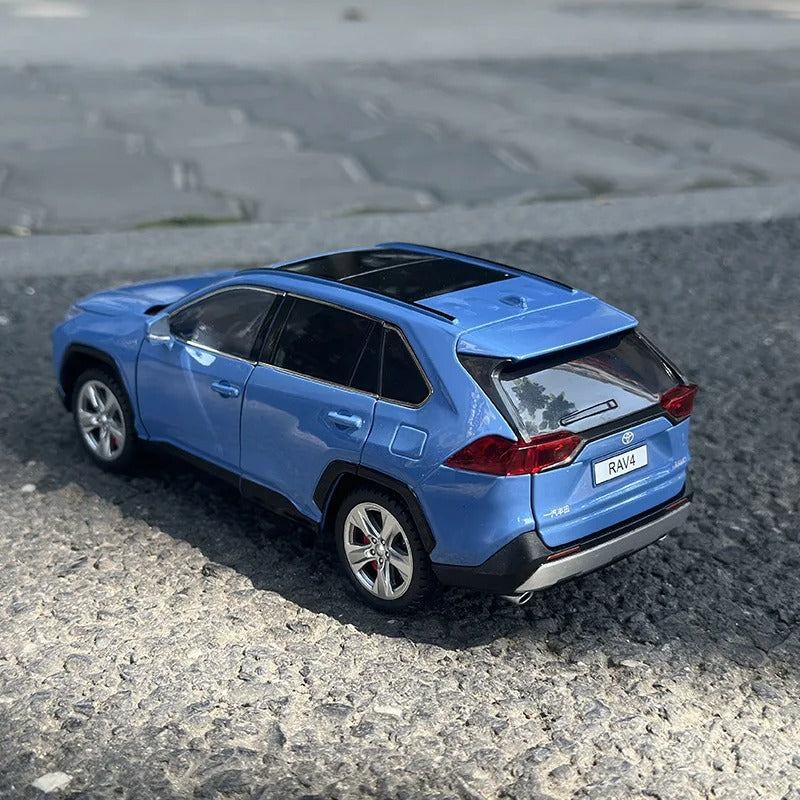 Toyota RAV4 1:24 – Le SUV moderne en version de collection.