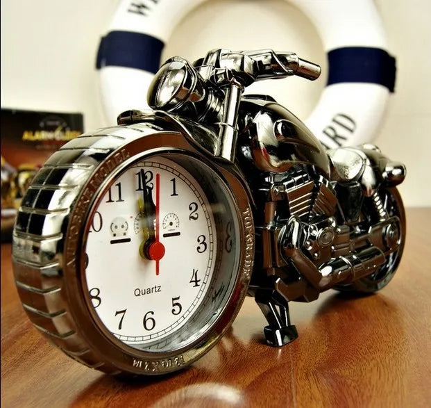 🏍️⏰ Réveil Moto Vintage – Le temps prend le style de la légende.