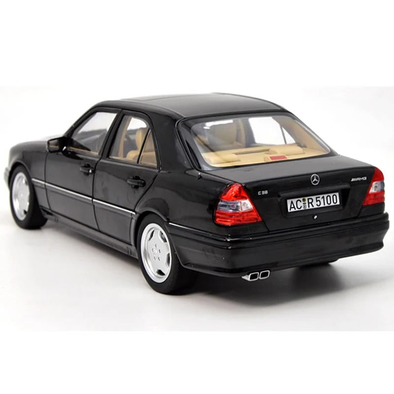 Réplique à l'échelle 1:18 de la Mercedes-Benz Classe C36.