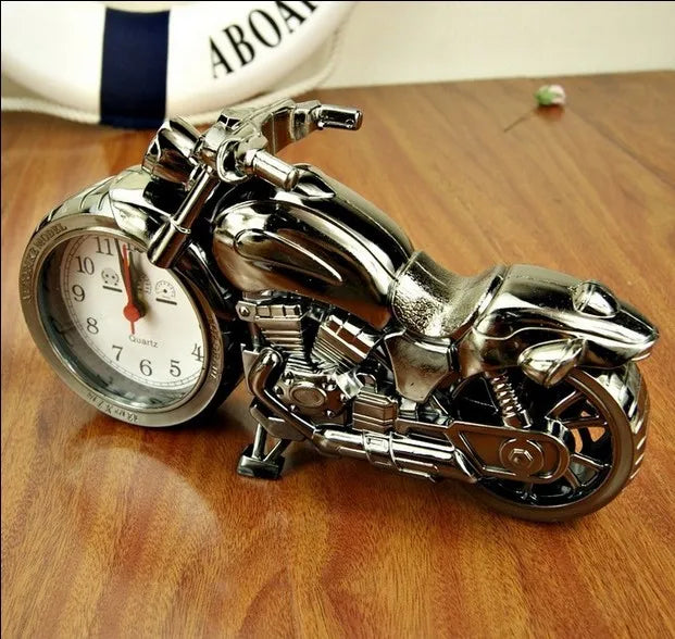 🏍️⏰ Réveil Moto Vintage – Le temps prend le style de la légende.