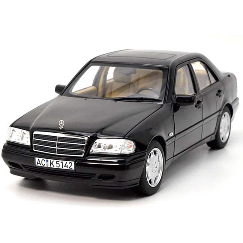 Réplique à l'échelle 1:18 de la Mercedes-Benz Classe C36.