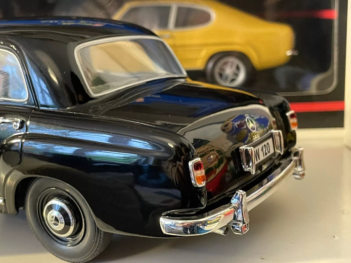 Mercedes-Benz Ponton (Type 180) – Modèle de Collection en Alliage Métal.