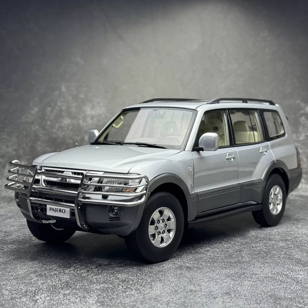 Mitsubishi PAJERO V73 – Miniature 1:18.