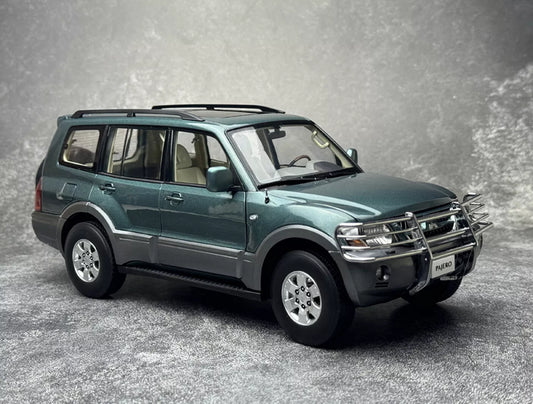 Mitsubishi PAJERO V73 – Miniature 1:18.