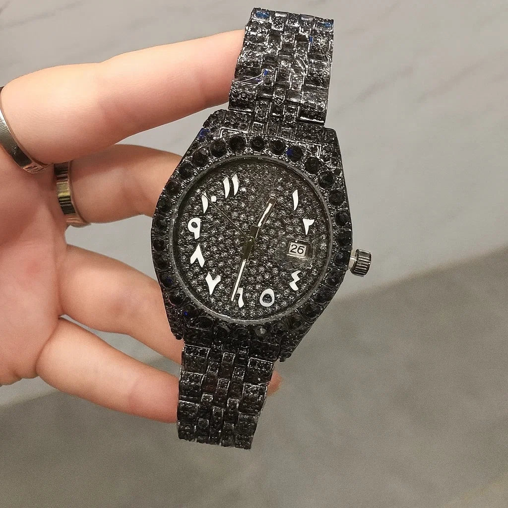Montre noire “full strass” pour homme.