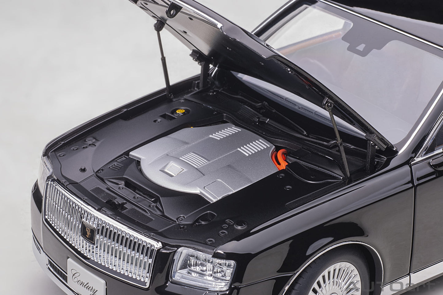 🖤 Toyota Century 1:18 – L’élégance japonaise miniaturisée.
